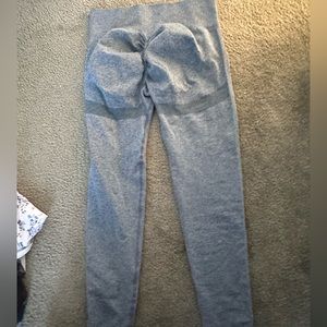 Stretchy athletic leggings